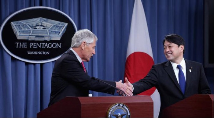 Bộ trưởng Quốc phòng Mỹ Chuck Hagel và Bộ trưởng Quốc phòng Nhật Bản Itsunori Onodera